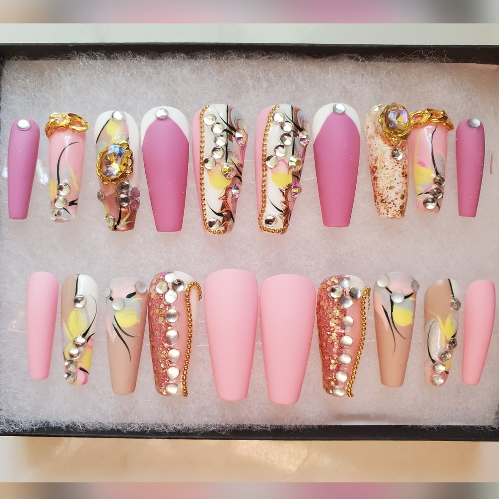 Luxurious press-on Nails - Picture 8 of 16